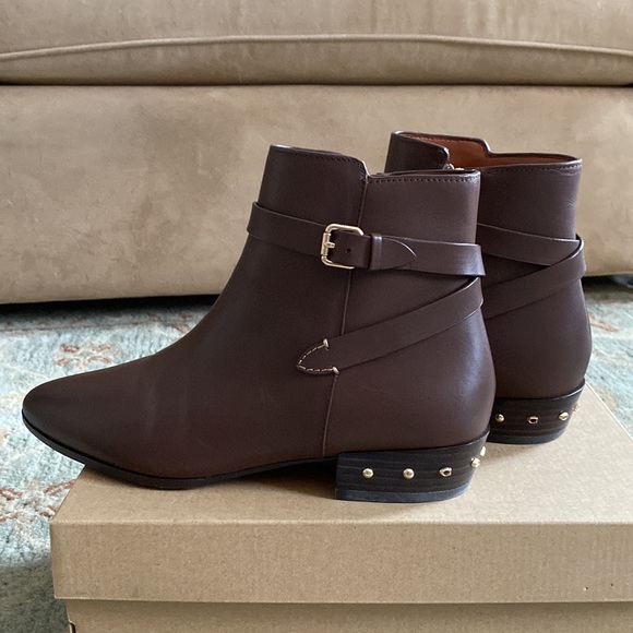 ✖️SOLD✖️Like-New Leather Coach Zip-up Booties - Brown - 7W - Picture 7 of 11
